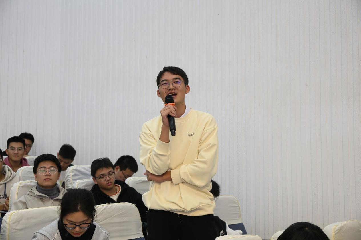 1700024724734923.jpg 同学们正在积极提问(2).jpg